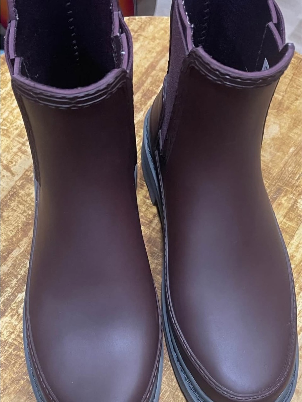 Hunter Women's Chelsea Rain Boots in Deep Burgundy size 8 - Picture 7 of 10